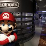 Fotografía de archivo que muestra una estatua del personaje de vídeojuegos Super Mario Bros en una sala de exposición del gigante nipón de los videojuegos Nintendo en Tokio (Japón). EFE/Kiyoshi Ota