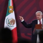 El presidente de México, Andrés Manuel López Obrador, habla durante una conferencia de prensa hoy, en el Palacio Nacional en Ciudad de México (México). EFE/Sáshenka Gutiérrez