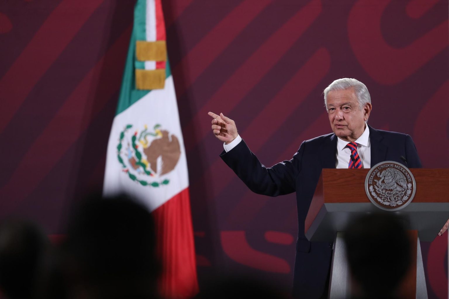 El presidente de México, Andrés Manuel López Obrador, habla durante una conferencia de prensa hoy, en el Palacio Nacional en Ciudad de México (México). EFE/Sáshenka Gutiérrez