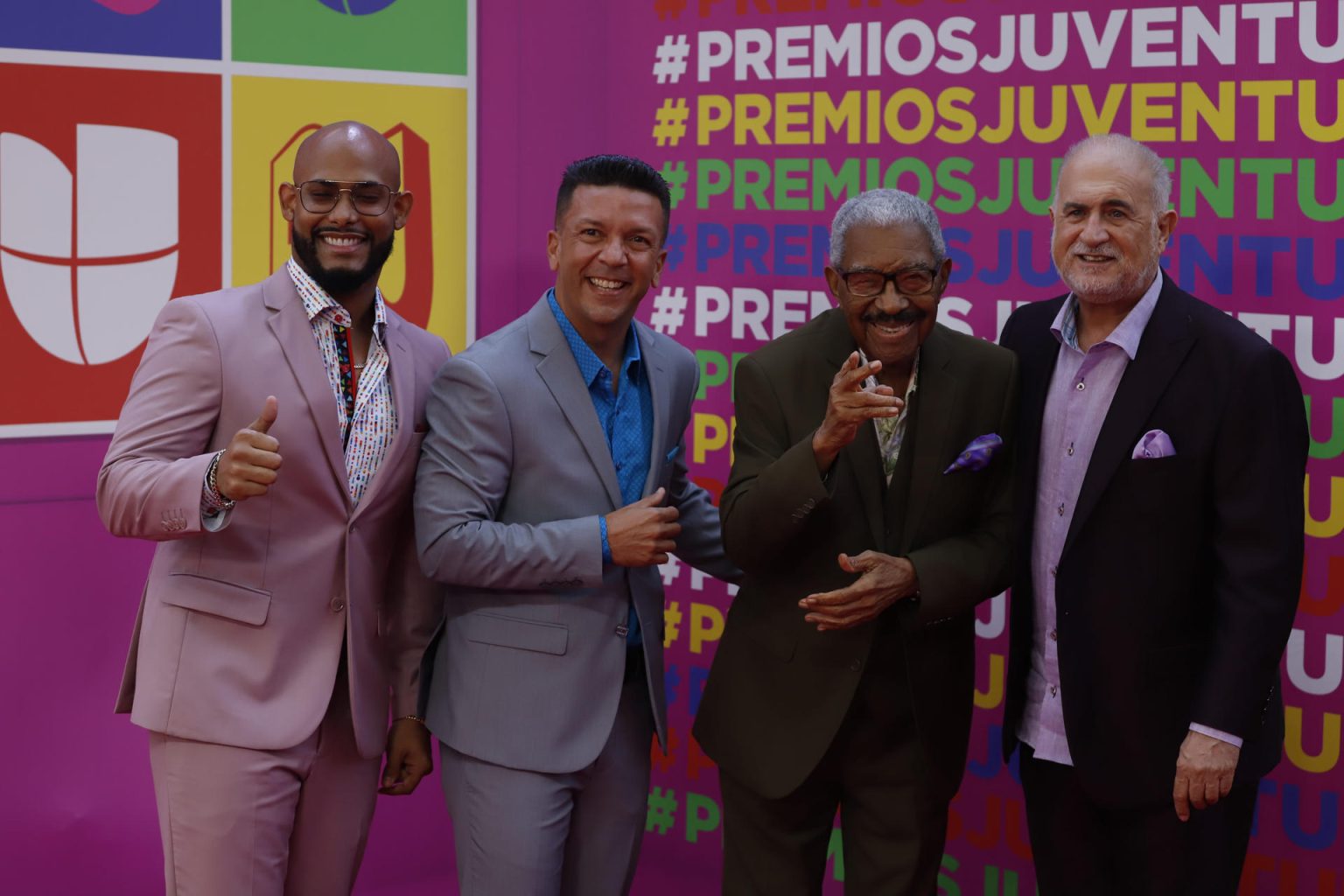 Fotografía de archivo de los integrantes de El Gran Combo posando durante la alfombra roja de los Premios Juventud 2022, en el Coliseo José Miguel Agrelot en San Juan (Puerto Rico). EFE/Thais Llorca