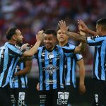 Fotografía de archivo de jugadores del Querétaro que celebran tras anotar un gol. EFE/ Francisco Guasco