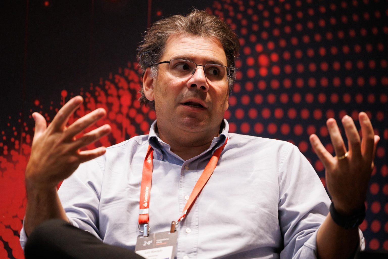 El director de Tesorería de Santander, Luiz Mazagão, participa en una rueda de prensa hoy, durante la vigésima cuarta Conferencia Anual Santander, en el Hotel Gran Hyatt de Sao Paulo (Brasil). EFE/ Isaac Fontana