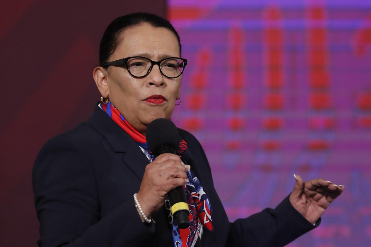 La Secretaria de Seguridad y Protección Ciudadana (SSPC), Rosa Icela Rodríguez, habla hoy durante una conferencia de prensa matutina en el Palacio Nacional, de la Ciudad de México (México). EFE/Mario Guzmán