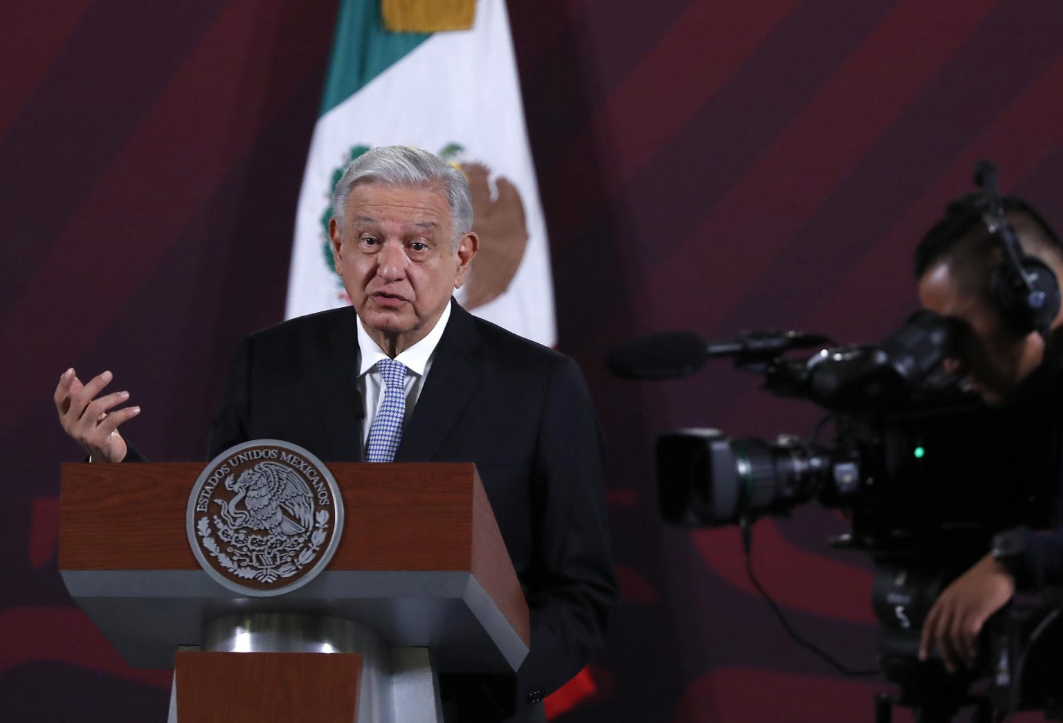 El presidente de México, Andrés Manuel López Obrador, habla durante una rueda de prensa hoy, en el Palacio Nacional, Ciudad de México (México). EFE/ Mario Guzmán