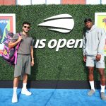 Fotografía cedida hoy por David Nemec/USTA, que muestra a Sebastián Yatra (i) y Jimmy Butler (d), antes de participar hoy en la exhibición "Stars of the Open" en las jornadas previas del Abierto de Estados Unidos en Flushing (EE.UU.). EFE/David Nemec/USTA