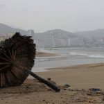 Fotografía de archivo de una vista general de una playa en el puerto de Acapulco, en el estado de Guerrero, afectado por las lluvias propiciadas por un huracán. EFE/Francisca Meza