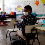 Unos niños asisten a una clase en la Escuela Eugenio María de Hostos en Cayey en Cayey (Puerto Rico). Fotografía de archivo. EFE/Thais Llorca