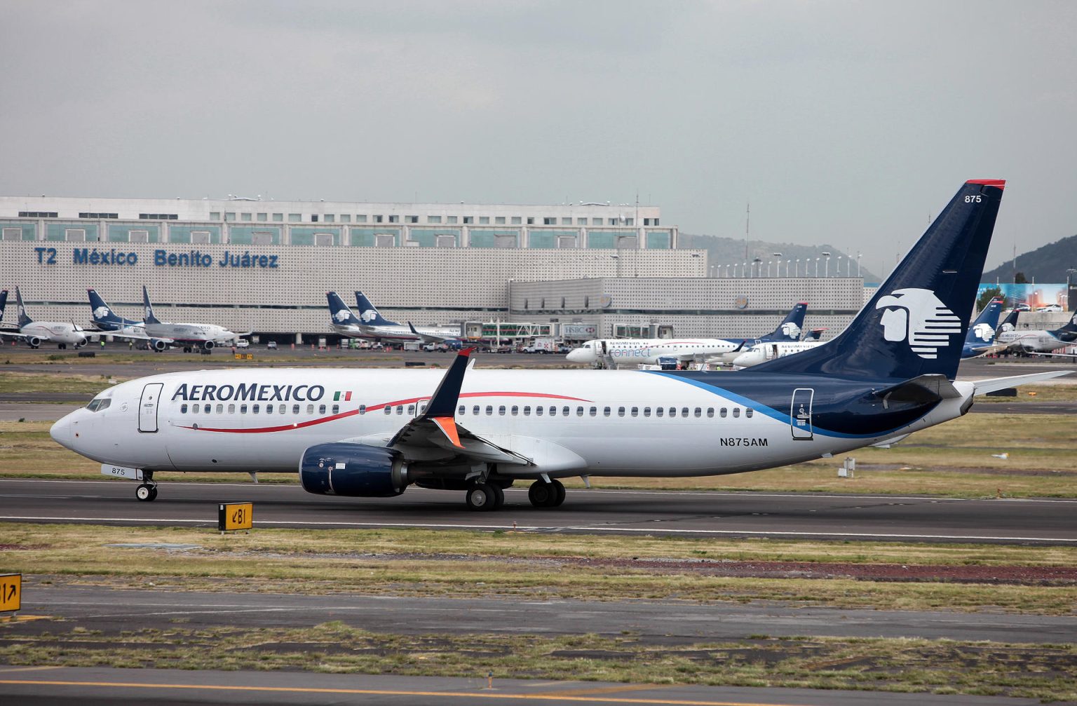 Fotografía de archivo que muestra un avión de Aeroméxico en el Aeropuerto Internacional de la Ciudad de México (México). EFE/Sáshenka Gutiérrez