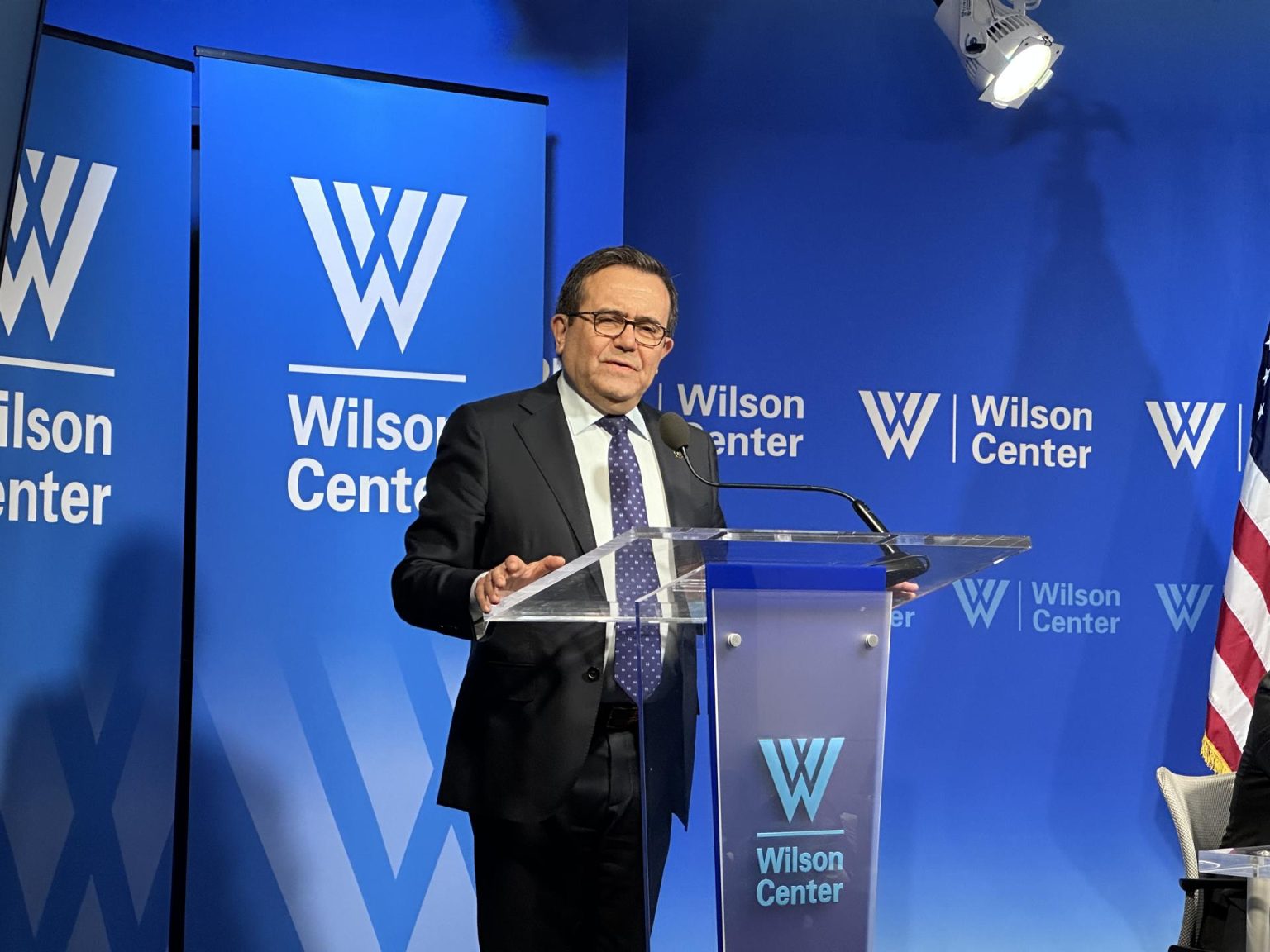 Ildefonso Guajardo, exsecretario de Economía de México durante la administración de Enrique Peña Nieto (2012-2018), habla hoy durante un conversatorio en el Wilson Center en Washington (EE.UU). EFE/ Octavio Guzmán