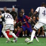 El delantero del FC Barcelona Ousmane Dembele (C) , en una fotografía de archivo. EFE/EPA/Adam Davis