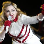 Fotografía de archivo fechada el 19 de diciembre de 2012 que muestra a la cantante estadounidense Madonna mientras se presenta en concierto en el Estadio Nacional, en Santiago (Chile). EFE/Felipe Trueba