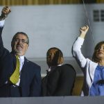 El presidente electo de Guatemala, Bernardo Arévalo (i), junto a la vicepresidenta Karin Herrera en Ciudad de Guatemala (Guatemala). EFE/ Esteban Biba