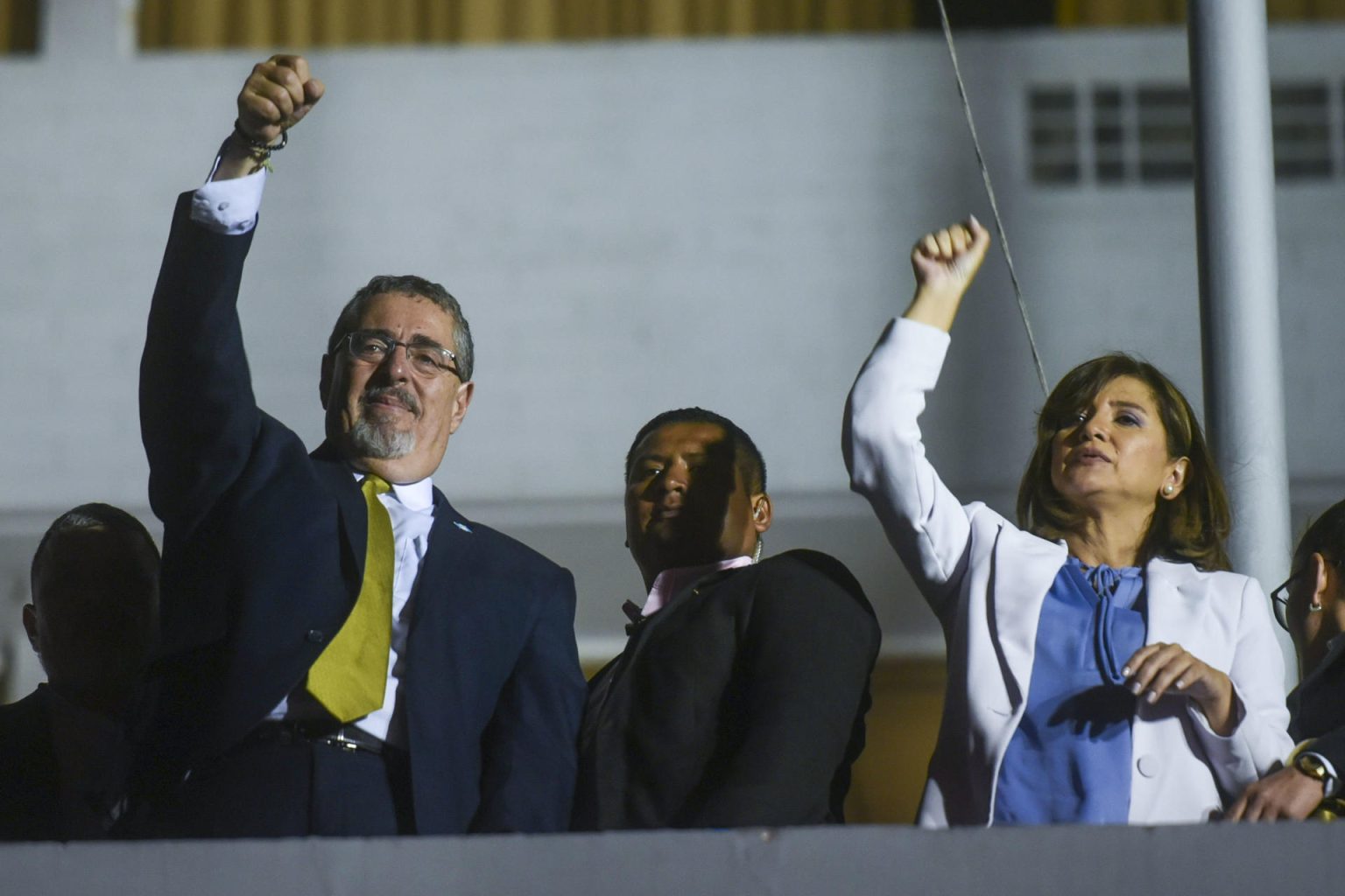 El presidente electo de Guatemala, Bernardo Arévalo (i), junto a la vicepresidenta Karin Herrera en Ciudad de Guatemala (Guatemala). EFE/ Esteban Biba