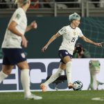 La jugadora de la selección de Estados Unidos Megan Rapinoe, durante un partido de la Copa Mundial de Fútbol Femenino ante Portugal, el 1 de agosto de 2023. EFE/How Hwee Young