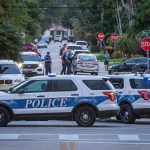 Fotografía de archivo en donde se observan varios agentes de policía en la ciudad de Surfside, al norte de Miami Beach, Florida (EE.UU.). EFE/Giorgio Viera