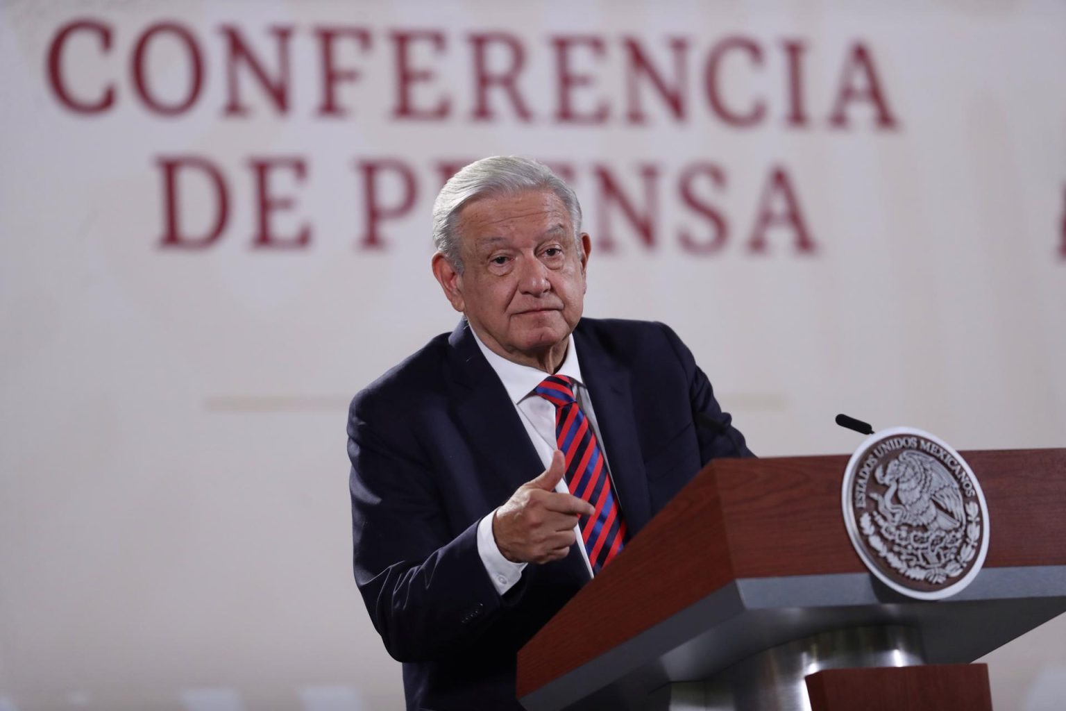 El Presidente de México, Andrés Manuel López Obrador, habla hoy durante su rueda de prensa matutina en Palacio Nacional, en Ciudad de México (México). EFE/Sáshenka Gutiérrez