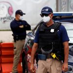 Imagen de archivo en donde se observan dos agentes de policía en San Juan (Puerto Rico). EFE/Thais Llorca