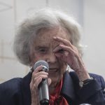 La escritora Elena Poniatowska habla durante una rueda de prensa hoy, en la Ciudad de México (México). EFE/ Isaac Esquivel