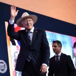 El embajador de Estados Unidos en México, Ken Salazar, participa hoy durante la Convención Binacional de American Society of Mexico que se celebra en Ciudad de México (México). EFE/José Méndez