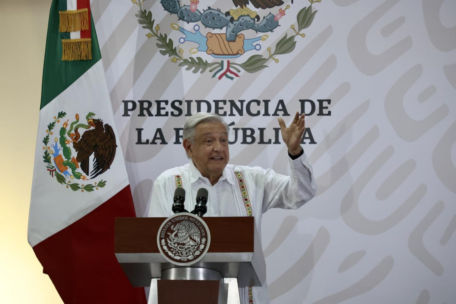 El presidente de México, Andrés Manuel López Obrador, habla durante el quinto informe de gobierno, en el estado de Campeche (México). EFE/Lorenzo Hernández