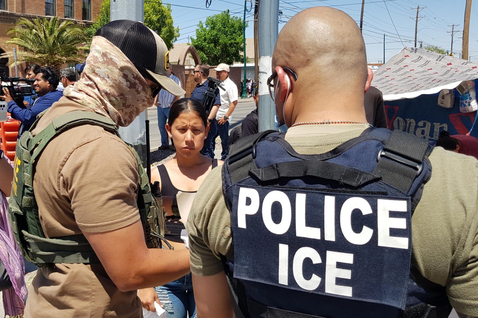 El ICE ha dado la prioridad a los extranjeros fugitivos identificados con una condenas por delitos graves, incluidos asesinato, homicidio involuntario, delitos sexuales contra niños, agresión con arma de fuego, violencia doméstica, tráfico de drogas, posesión de sustancias controladas y conducir bajo la influencia del alcohol o drogas. Fotografía de archivo. EFE/Jorge Fuentelsaz