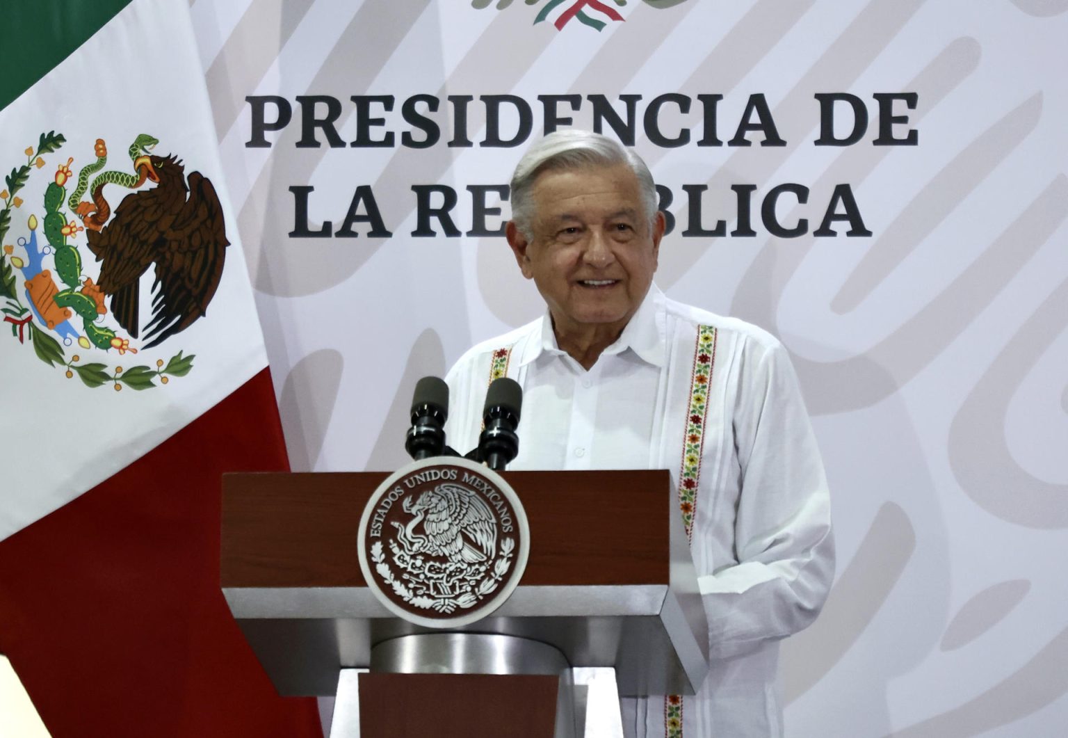 El presidente de México, Andrés Manuel López Obrador, habla durante el quinto informe de gobierno, en el estado de Campeche (México). EFE/Lorenzo Hernández