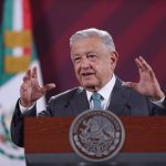 El Presidente de México, Andrés Manuel López Obrador, habla durante su conferencia matutina hoy, en Palacio Nacional de la Ciudad de México (México). EFE/Sáshenka Gutiérrez