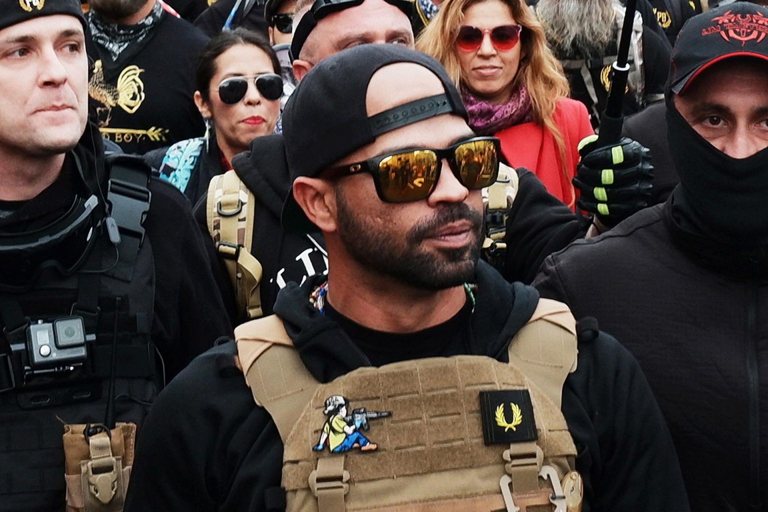 Fotografía de archivo fechada el 12 de diciembre de 2020 del líder de Proud Boys, Enrique Tarrio, durante una marcha hacia Freedom Plaza, en Washington, (EE. UU). EFE/ Gamal Diab