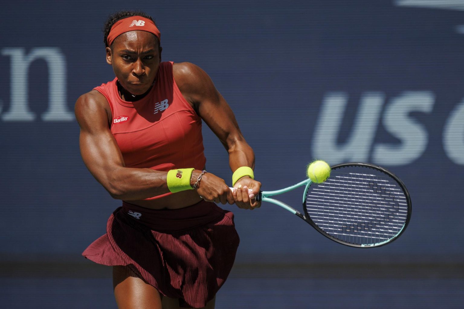 Coco Gauff de Estados Unidos en acción frente a Jelena Ostapenko de Letonia en los cuartos de final del Abierto de Estados Unidos, en el USTA National Tennis Center, en Flushing Meadows, Nueva York (EE.UU.), este 5 de septiembre de 2023. EFE/EPA/Sarah Yenesel