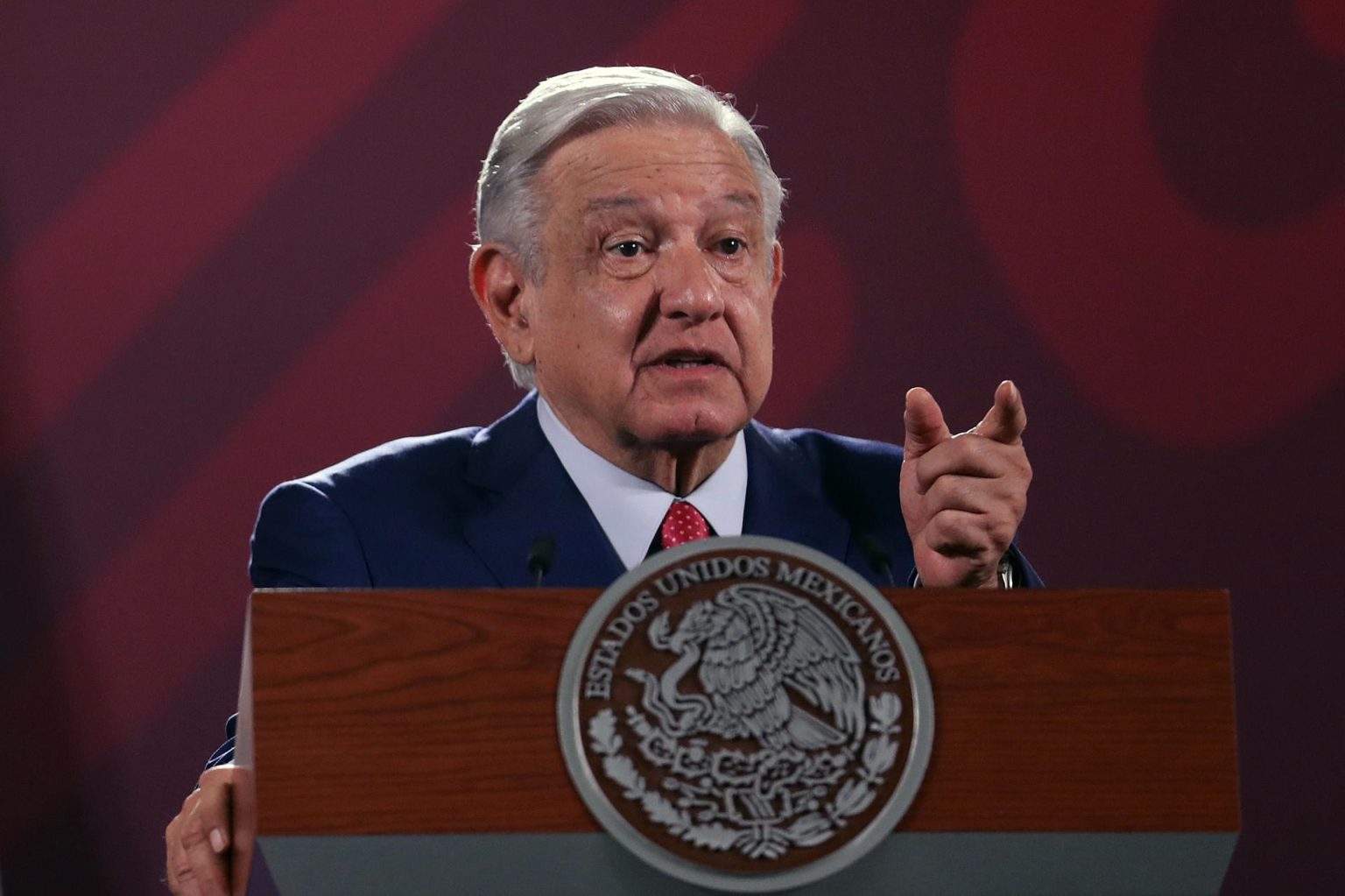 El presidente de México, Andrés Manuel López Obrador, habla durante una rueda de prensa en el Palacio Nacional, en Ciudad de México (México). EFE/Sáshenka Gutiérrez