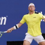 Alejandro Davidovich Fokina de España devuelve el balón a Tommy Paul de los Estados Unidos durante su tercera ronda en el Campeonato Abierto de Tenis de los Estados Unidos en el Centro Nacional de Tenis de la USTA en Flushing Meadows, Nueva York, EE. UU. EFE/EPA/CJ GUNTHER