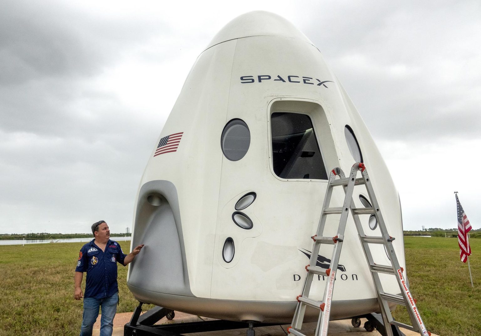 Fotografía de archivo de una cápsula de la compañía SpaceX. EFE/EPA/CRISTOBAL HERRERA-ULASHKEVICH