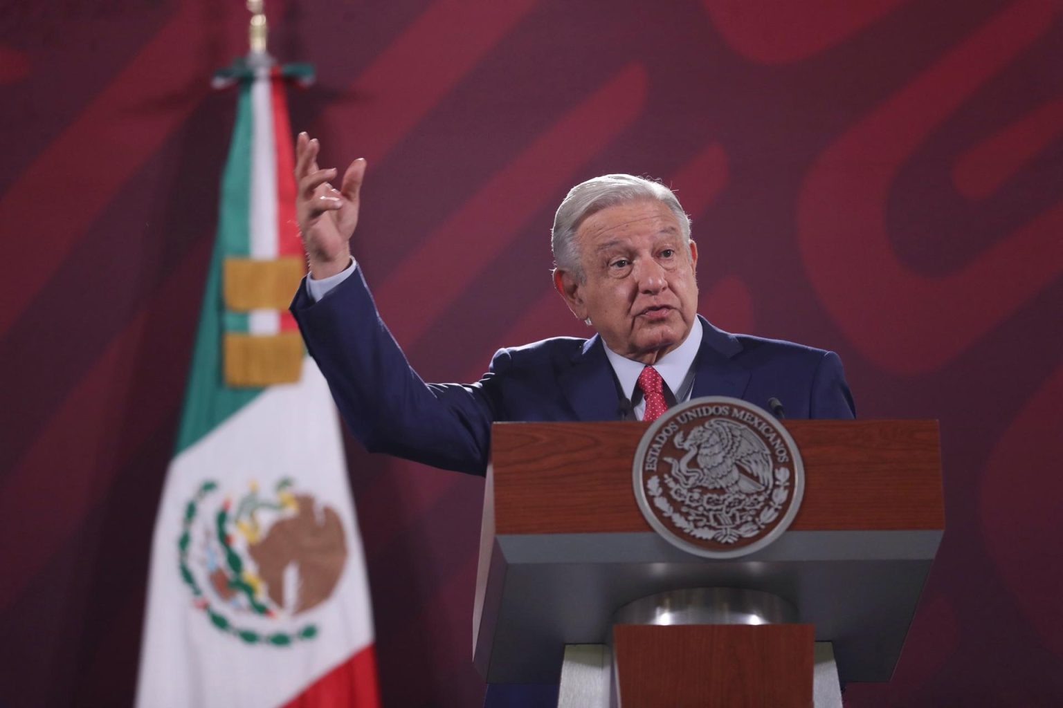 El presidente de México, Andrés Manuel López Obrador, habla durante una rueda de prensa hoy en el Palacio Nacional, en Ciudad de México (México). EFE/ Sashenka Gutiérrez