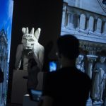 Personas recorren hoy la exposición “Notre Dame en México. Visita aumentada”, en el Museo Franz Mayer de la Ciudad de México (México). EFE/Isaac Esquivel