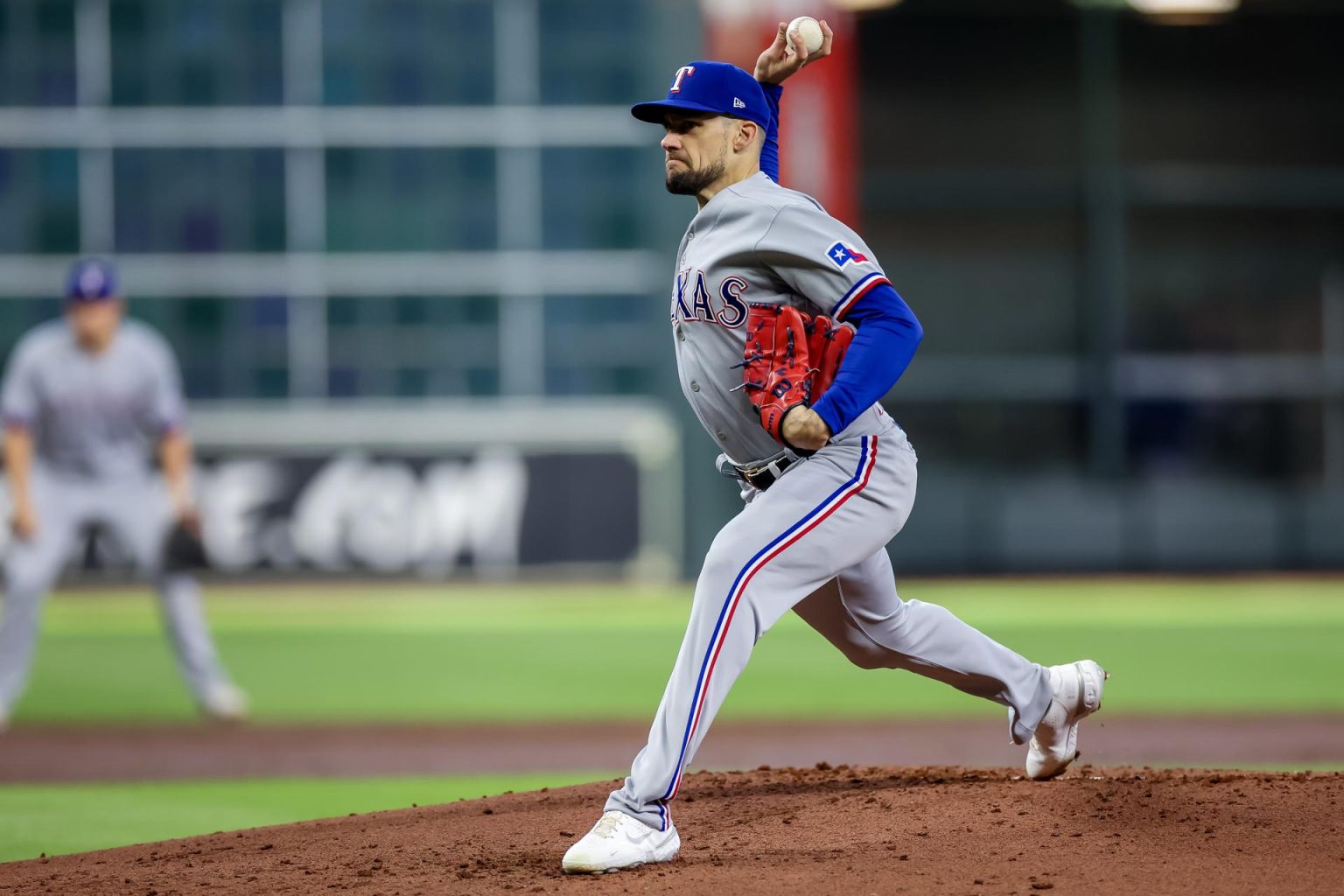 Nathan Eovaldi de los Rangers de Texas en acción frente a los Astros de Houston en el Minute Maid Park, en Houston, Texas (EE.UU.), este 16 de octubre de 2023. EFE/EPA/Adam Davis