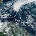 Fotografía satelital cedida hoy por la Oficina Nacional de Administración Oceánica y Atmosférica (NOAA) por vía del Centro Nacional de Huracanes (NHC) donde se muestra la localización del huracán Tammy en el Atlántico. EFE/NHC /SOLO USO EDITORIAL/SOLO DISPONIBLE PARA ILUSTRAR LA NOTICIA QUE ACOMPAÑA (CRÉDITO OBLIGATORIO)