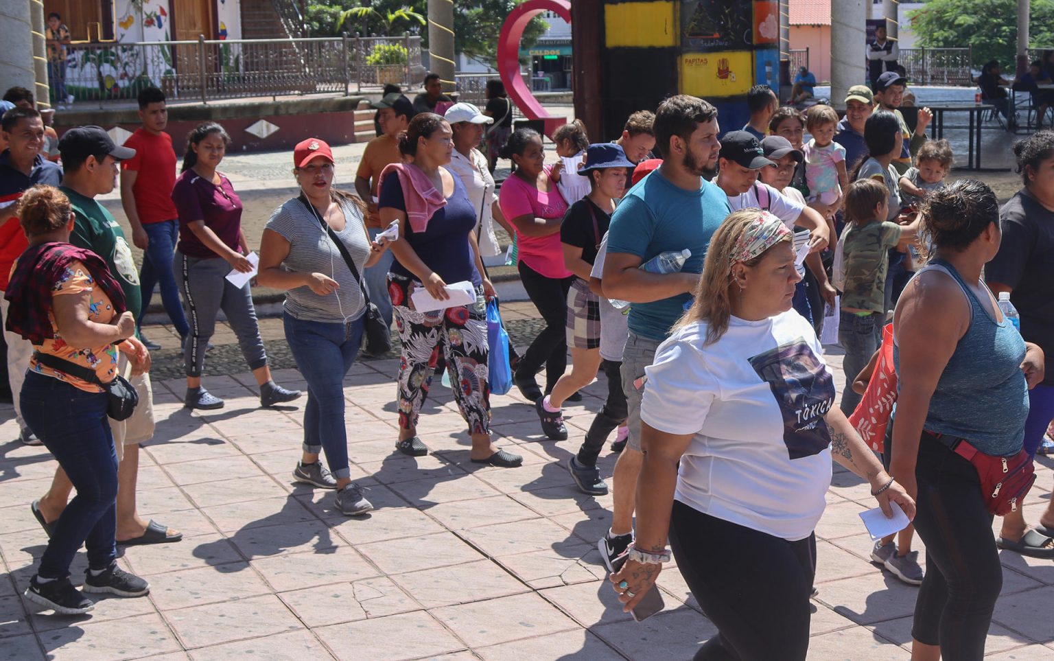 Migrantes marcharon y protestaron frente a la Comisión Nacional de los Derechos Humanos (CNDH), en la ciudad de Tapachula en el estado de Chiapas (México). Imagen de archivo. EFE/Juan Manuel Blanco