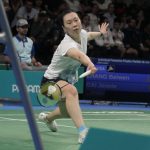 Beiwen Zhang de los Estados Unidos enfrenta a Jennie Gai de los Estados Unidos en la final de bádminton individual femenino hoy, durante los Juegos Panamericanos 2023 en Santiago (Chile). EFE/ Javier Martín