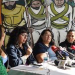 La codirectora del albergue Border Line, Judith Cabrera, habla hoy durante una conferencia de prensa en la fronteriza de Tijuana, Baja California (México). EFE/Joebeth Terríquez