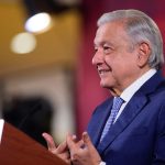 Fotografía cedida por la Presidencia de México, del mandatario mexicano, Andrés Manuel López Obrador, durante una rueda de prensa en el Palacio Nacional de la Ciudad de México (México). EFE/ Presidencia De México SOLO USO EDITORIAL/NO VENTAS/SOLO DISPONIBLE PARA ILUSTRAR LA NOTICIA QUE ACOMPAÑA/CRÉDITO OBLIGATORIO