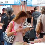 Visitantes recorren la Feria del libro de Miami en EE.UU. Fotografía de archivo. EFE/ Gaston De Cardenas