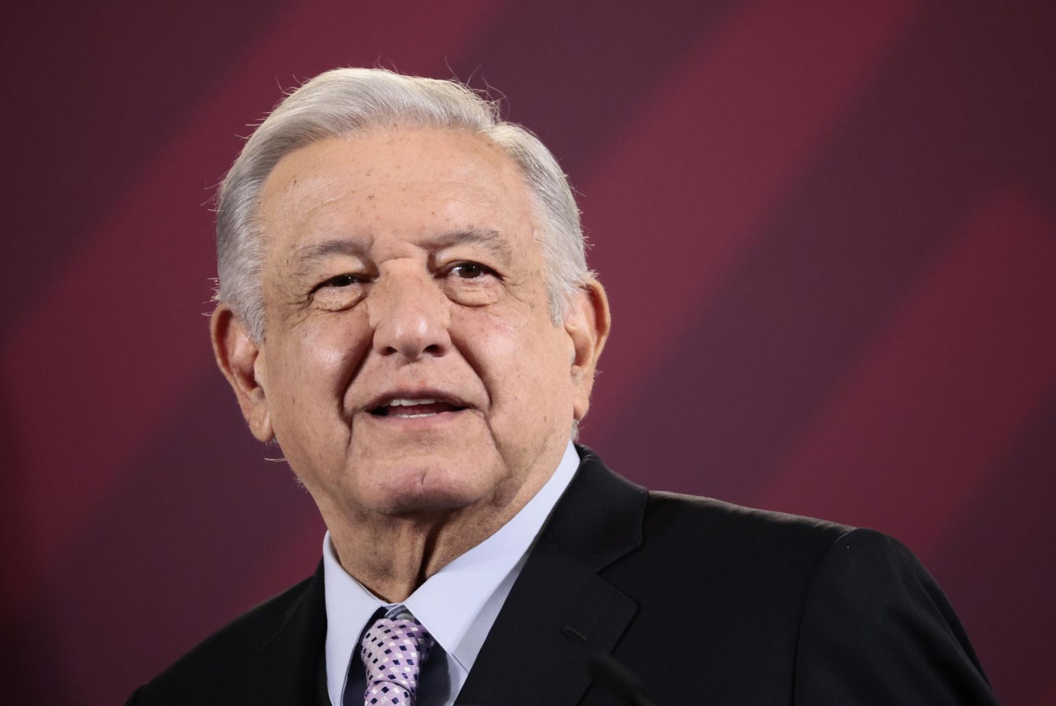 El presidente de México, Andrés Manuel López Obrador, habla hoy durante una rueda de prensa en Palacio Nacional, en Ciudad de México (México). EFE/José Méndez