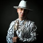 Fotografía personal cedida donde aparece el cubano Renesito Avich, un amante de la música tradicional que cambió la guitarra clásica por el tres, ha cumplido su sueño de grabar un homenaje a ese instrumento y está nominado a los Latin Grammy, mientras se alista para hacer de Eliades Ochoa, una de las estrellas del Buena Vista Social Club, en el teatro musical. EFE/Prensa de Renesito Avich /SOLO USO EDITORIAL/SOLO DISPONIBLE PARA ILUSTRAR LA NOTICIA QUE ACOMPAÑA (CRÉDITO OBLIGATORIO)