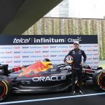 El piloto mexicano Sergio "Checo" Pérez posa hoy durante una rueda de prensa, en la Ciudad de México (México). EFE/Mario Guzmán