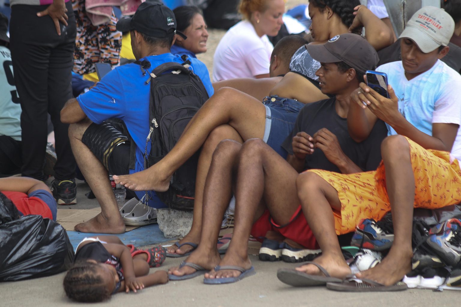 En 2022, las autoridades estadounidenses registraron la entrada por su frontera sur de unos 313.000 cubanos. Además varias decenas de miles más marcharon a México, España o Suramérica. Cuba perdió solo en 2022 alrededor del 4 % de su población. Fotografía de archivo. EFE/Marcelino Rosario