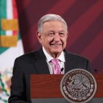 Fotografía cedida por la presidencia de México del mandatario mexicano, Andrés Manuel López Obrador, durante una rueda de prensa en Palacio Nacional, hoy en Ciudad de México (México). EFE/ Presidencia De México SOLO USO EDITORIAL/NO VENTAS/SOLO DISPONIBLE PARA ILUSTRAR LA NOTICIA QUE ACOMPAÑA/CRÉDITO OBLIGATORIO