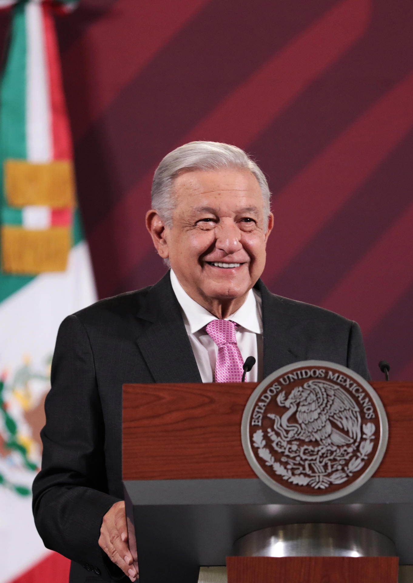 Fotografía cedida por la presidencia de México del mandatario mexicano, Andrés Manuel López Obrador, durante una rueda de prensa en Palacio Nacional, hoy en Ciudad de México (México). EFE/ Presidencia De México SOLO USO EDITORIAL/NO VENTAS/SOLO DISPONIBLE PARA ILUSTRAR LA NOTICIA QUE ACOMPAÑA/CRÉDITO OBLIGATORIO