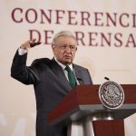 El presidente de México, Andrés Manuel López Obrador, habla durante una rueda de prensa en el Palacio Nacional de la Ciudad de México (México). EFE/ José Méndez