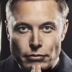 Fotografía de archivo del 12 de septiembre donde se muestra la portada del libro del escritor estadounidense Walter Isaacson sobre el magnate Elon Musk mientras exhibido en una librería en Glendale, California (EEUU). EFE/Etienne Laurent