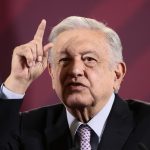 El presidente de México, Andrés Manuel López Obrador, habla hoy durante una rueda de prensa en Palacio Nacional, en Ciudad de México (México). EFE/José Méndez